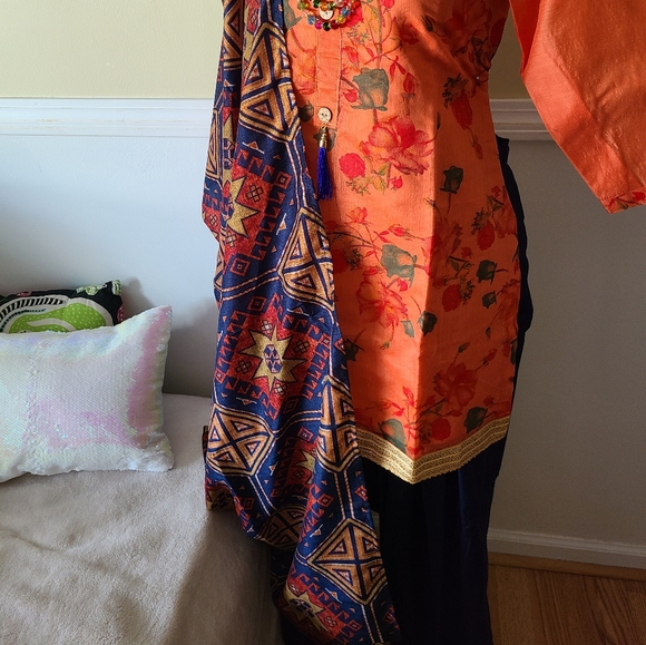 New salwar suit set - Picture 8 of 10